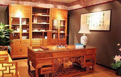 设计生产,销售,服务于一体,是专业生产明清古典硬木家具的综合型企业